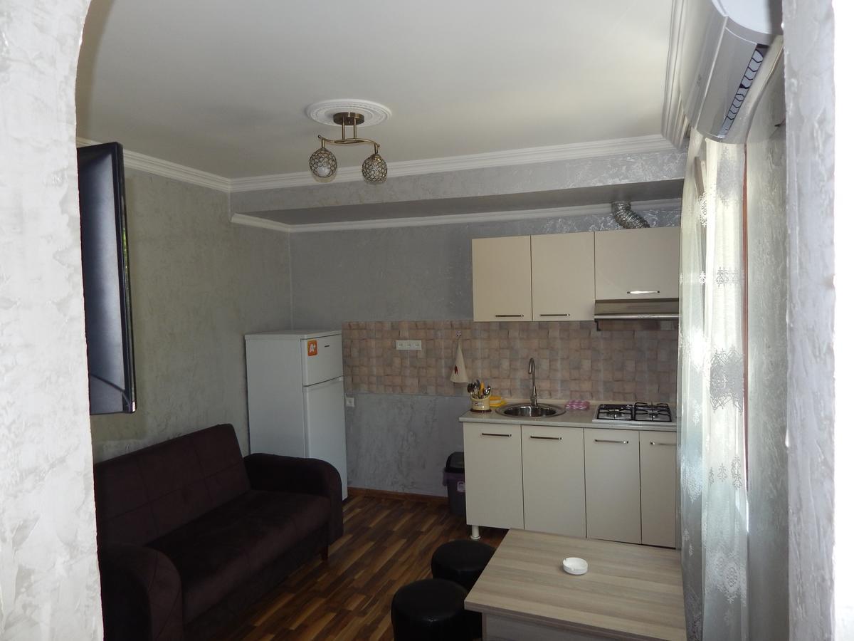 Guest House On Angisa Batumi Eksteriør billede