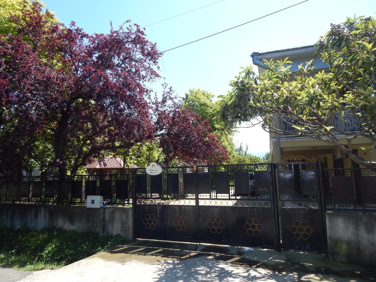 Guest House On Angisa Batumi Eksteriør billede